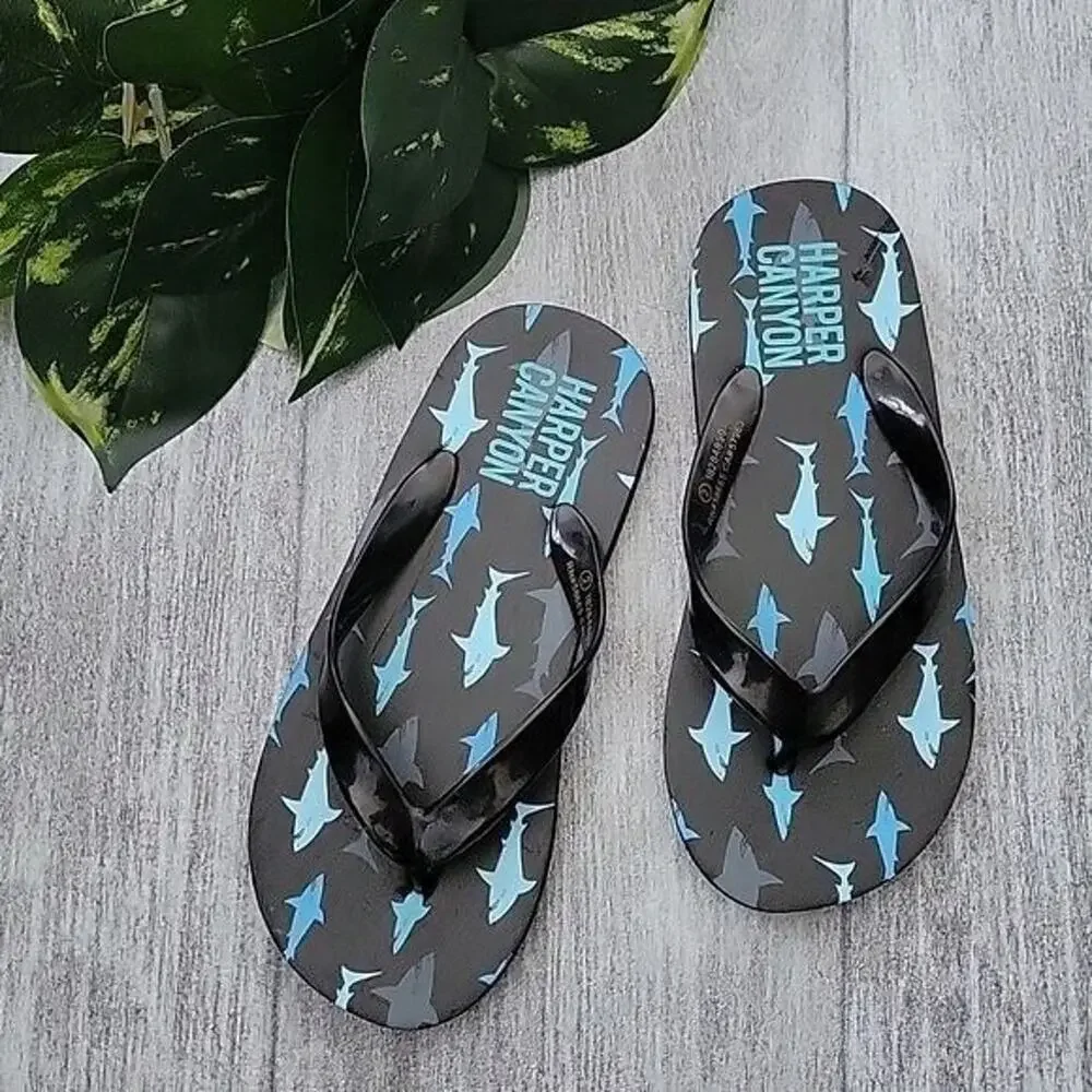 Harper Canyon Boys size 2 Black Shark Flip Flop Sandals